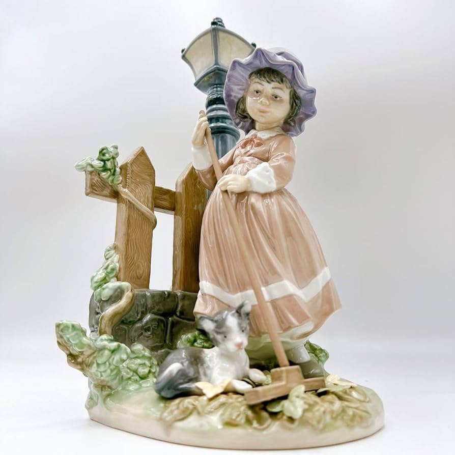 Amazon.co.jp: 絶版 リヤドロ 秋の掃除 LLADRO 少女 猫 フィギュリン
