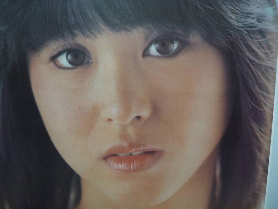 Amazon.co.jp: 松田聖子 ポスター 顔アップ 黒衣装 : おもちゃ