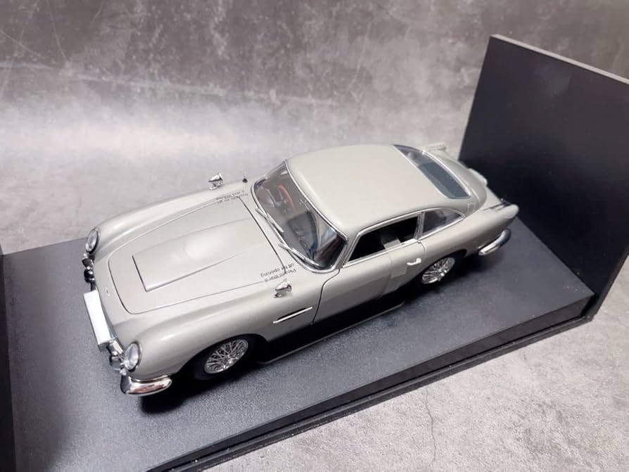 Amazon | 希少なBOND VERSION 1/18 ミニカー AUTOart アストンマーチン