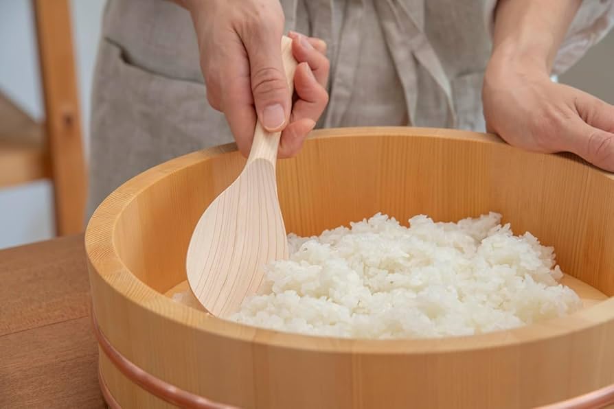 Amazon.co.jp: 木曽さわらの厚口飯台 寿司桶・飯切 (30cm 3合