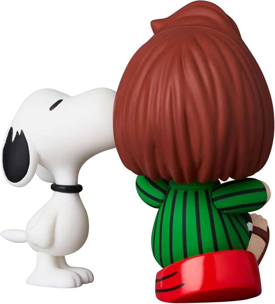 Amazon.com: Peanuts: Peppermint Patty & Snoopy Ultra Detail Figure