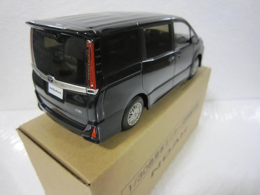 Amazon | トヨタ 1/30 オフィシャルミニカー 新型ノア NOAH カラー