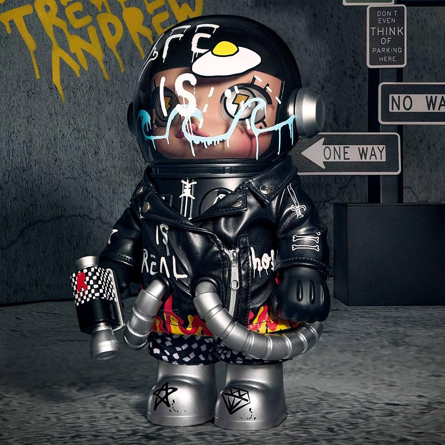 Amazon.com: MEGA Space Molly 400% Trevor Andrew, Toys for Mordern