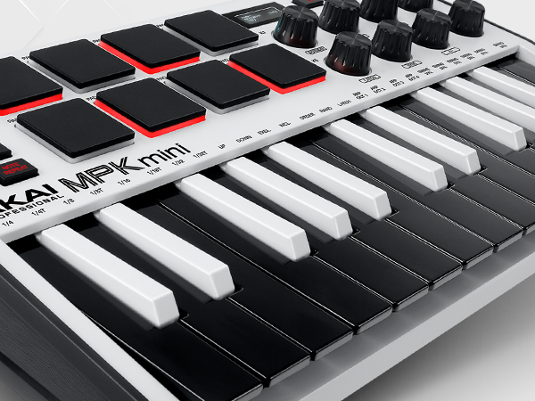 Amazon | Akai Professional USB MIDIキーボードコントローラー 25鍵 8