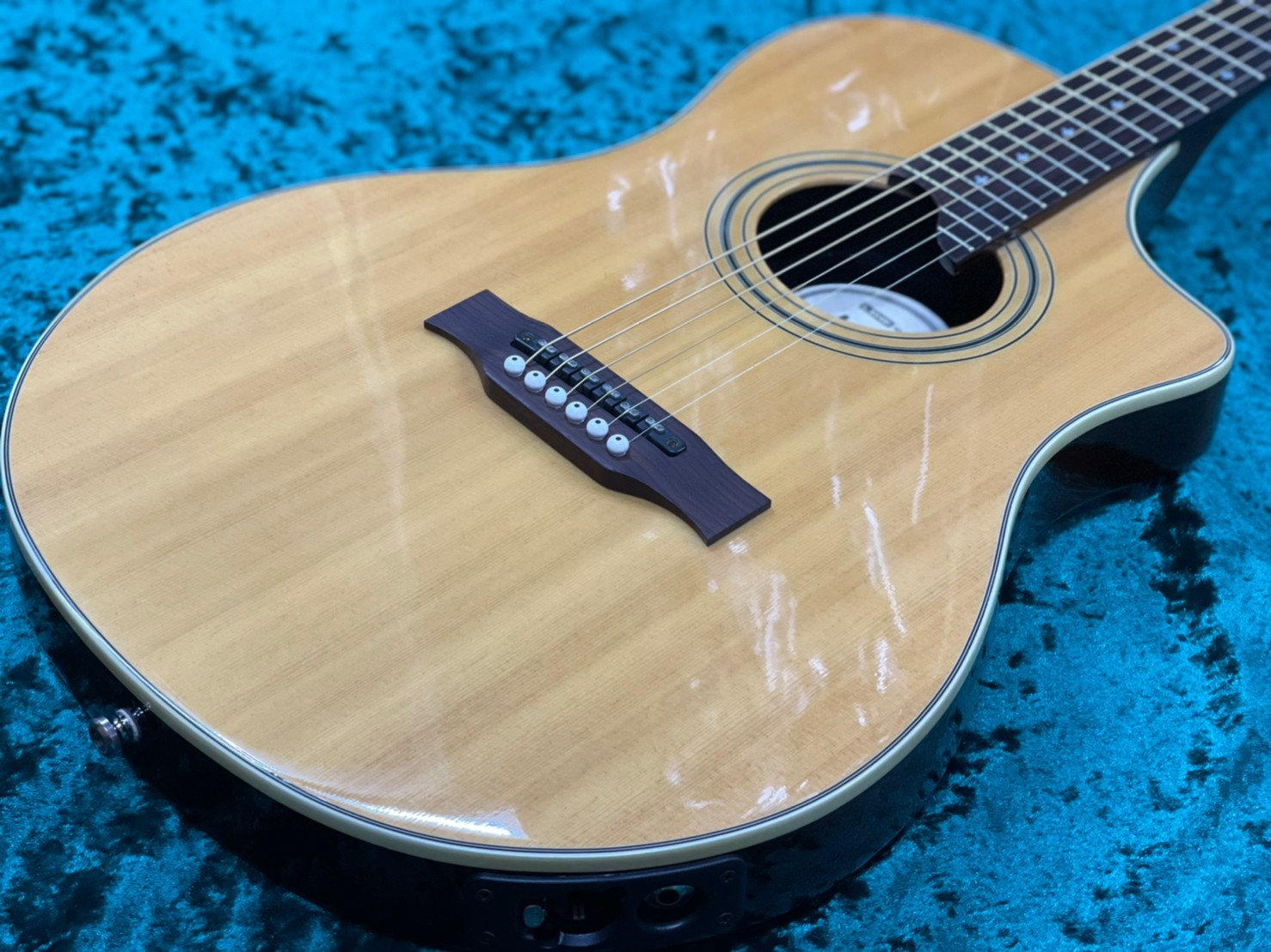 楽器】入荷情報です！◇《LINE6 Variax Acoustic 700》当店デジマート