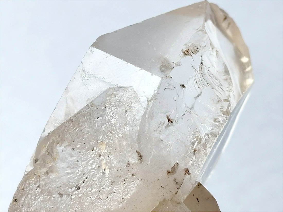 タンザニア産 モンドクォーツ ポイント (雷水晶・ライトニングクォーツ