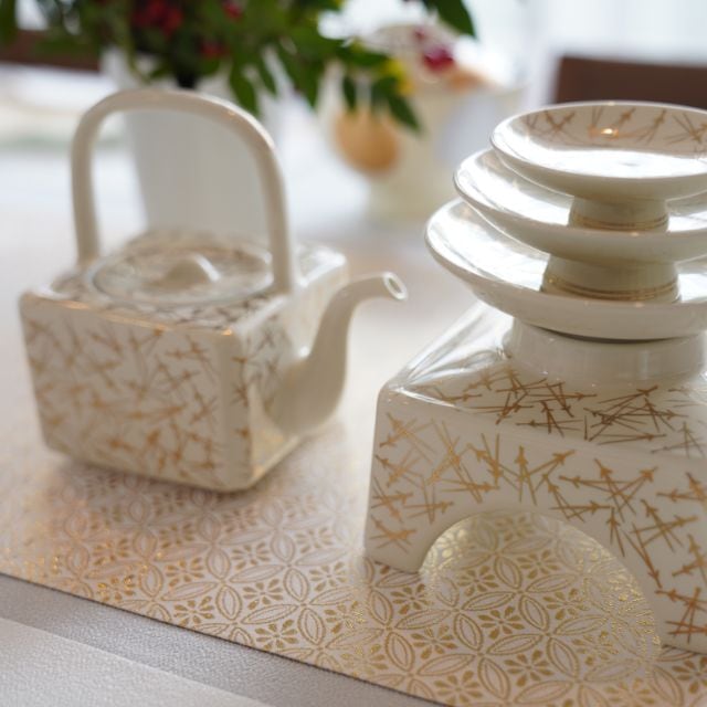 錦クリーム釉 金彩松葉 屠蘇器セット ｜ 四季折々のおしゃれな和食器