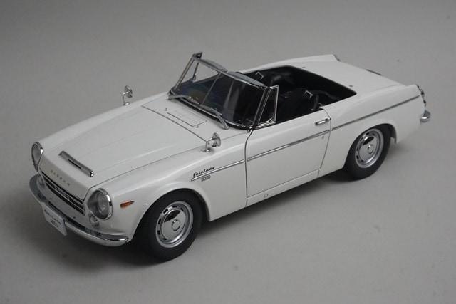 1/18 オートアート 77433 ダットサン フェアレディ 2000 SR311