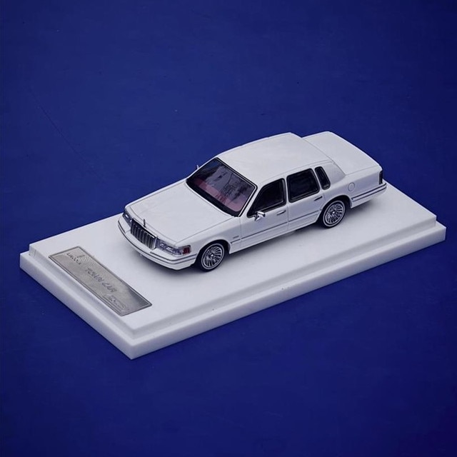 ヴィンテージミニカー フォードリンカーン コンチネンタル 白 テクノ