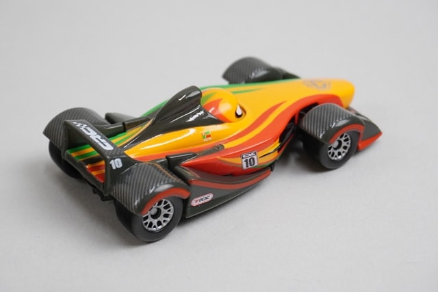 トミカ カーズ リップ・クラッチゴンスキー (カーボンレーサータイプ