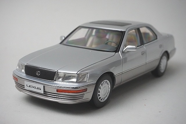 新品 8230811S XiaoGuang MODEL 1/18 レクサス LS400 1993 シルバー