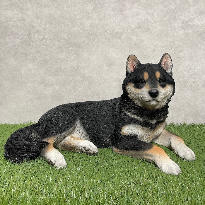 置物 リラックス黒柴犬 中 犬グッズ 高さ28.5cm woobia ウービア
