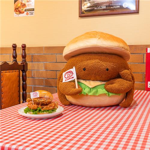 カニをまるごと…えっ？ ドムドムバーガーくじのLH賞が「デカ過ぎ