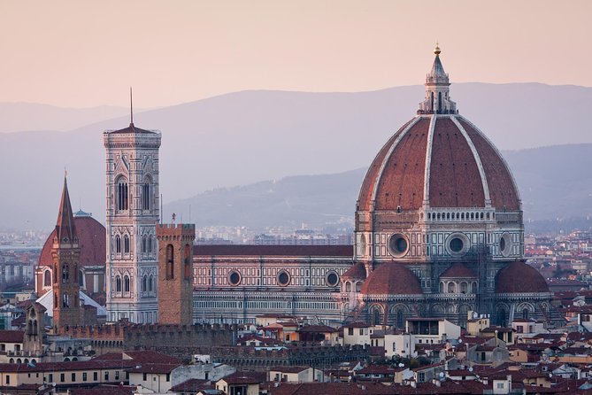 メリーゴーランドと凱旋門のような門。Firenzeを実感。 - レプッブリカ