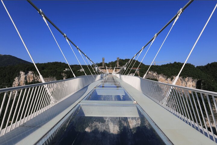 All-inclusive 4-Day Private Zhangjiajie Tour Includes Glass