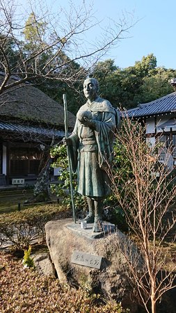 托鉢姿の良寛像 - 倉敷市、良寛像の写真 - トリップアドバイザー