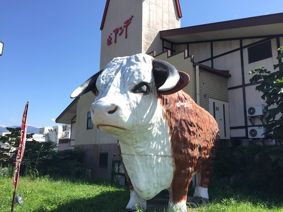 巨大な牛のオブジェ - Picture of Biante Shinsyu Nakano - Tripadvisor