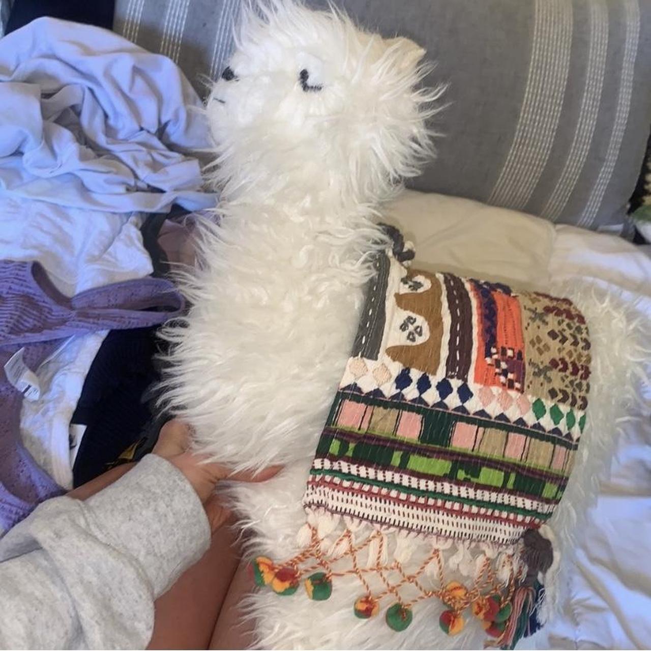 UrbanOutfitters Furry Llama Pillow 【公式通販】