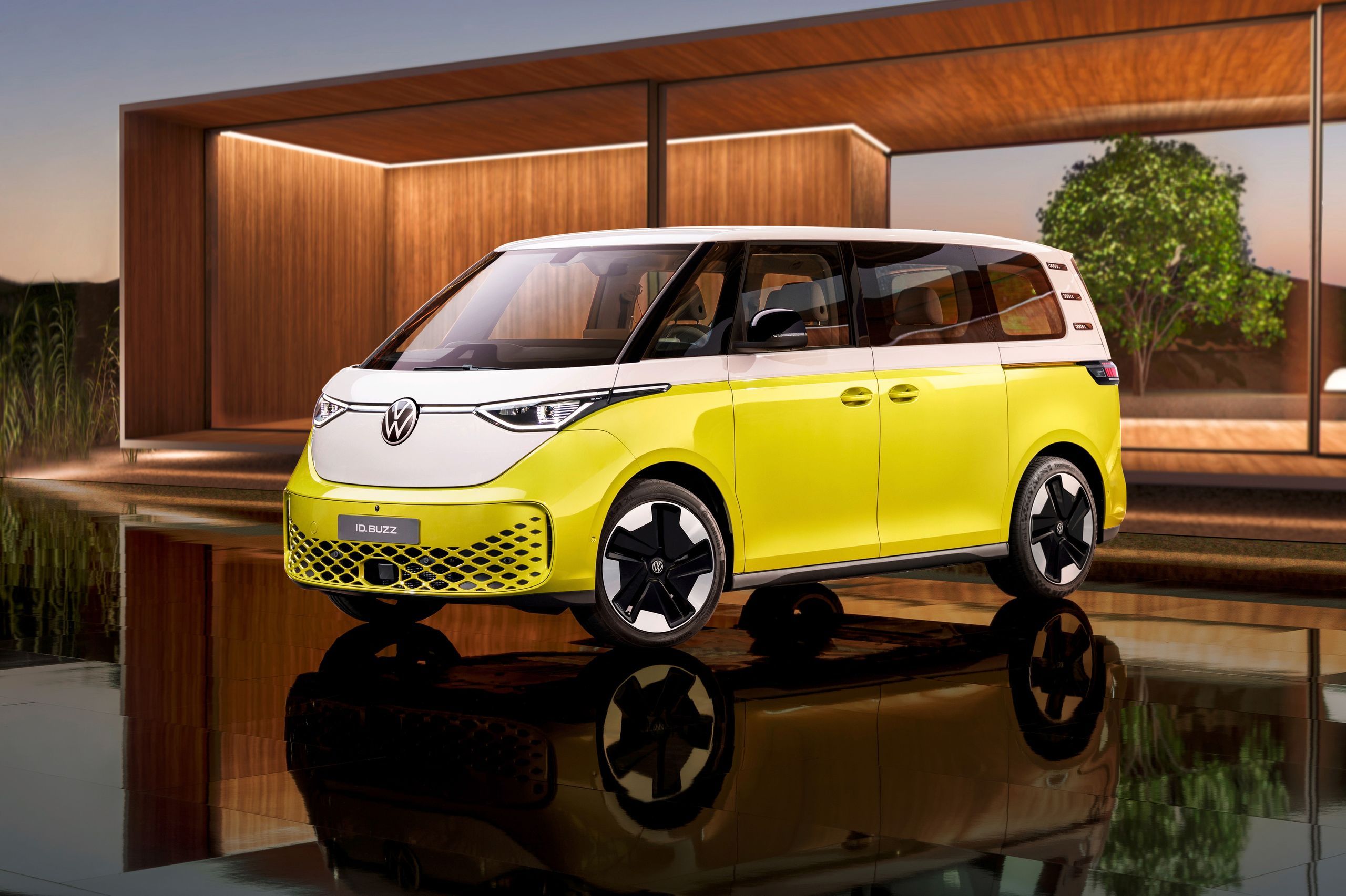 VW「ID.Buzz」発表：“ワーゲンバス”の電動版は「見た目だけ」ではない