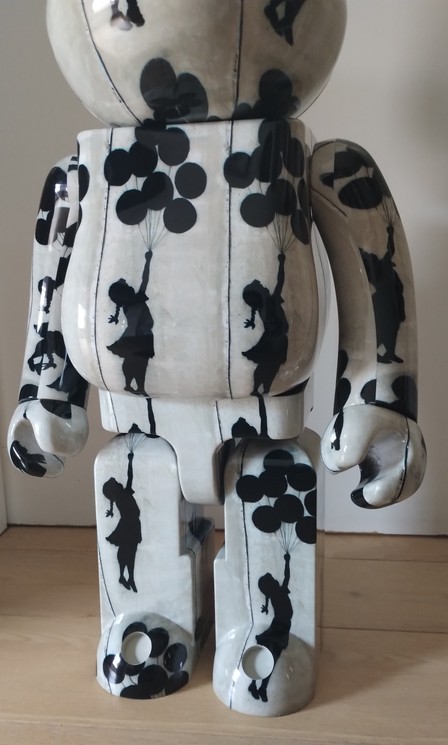 ▷ Banksy Fille aux ballons 1000% by Bearbrick, 2021 | plastic