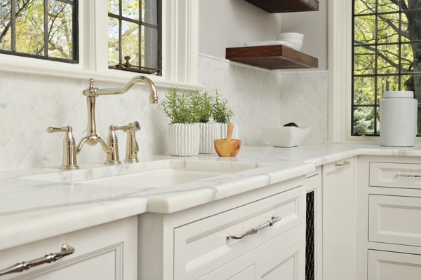 Tresa® | Bridge Faucet with Side Sprayer