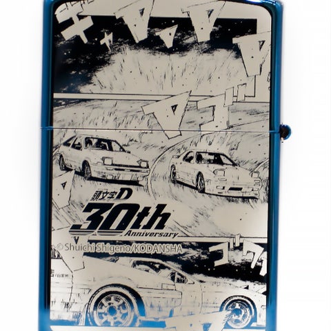 頭文字D』30周年記念ZIPPO ブルーチタン版が大阪オートメッセで一部