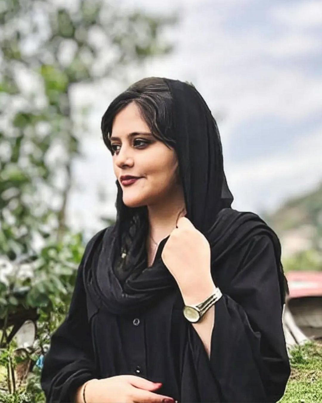 ヒジャブ着用をめぐる22歳の女性の死が、イラン全土から世界へと抗議の
