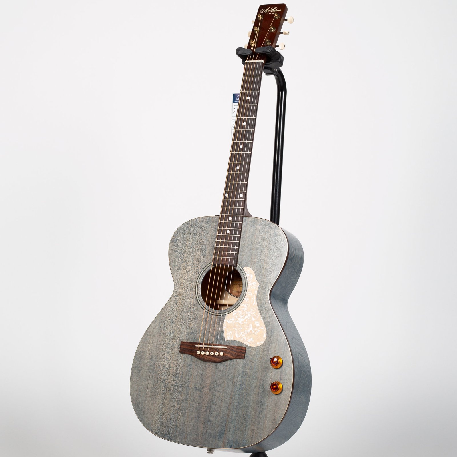 Art & Lutherie Legacy Concert Hall Acoustic-Electric Guitar