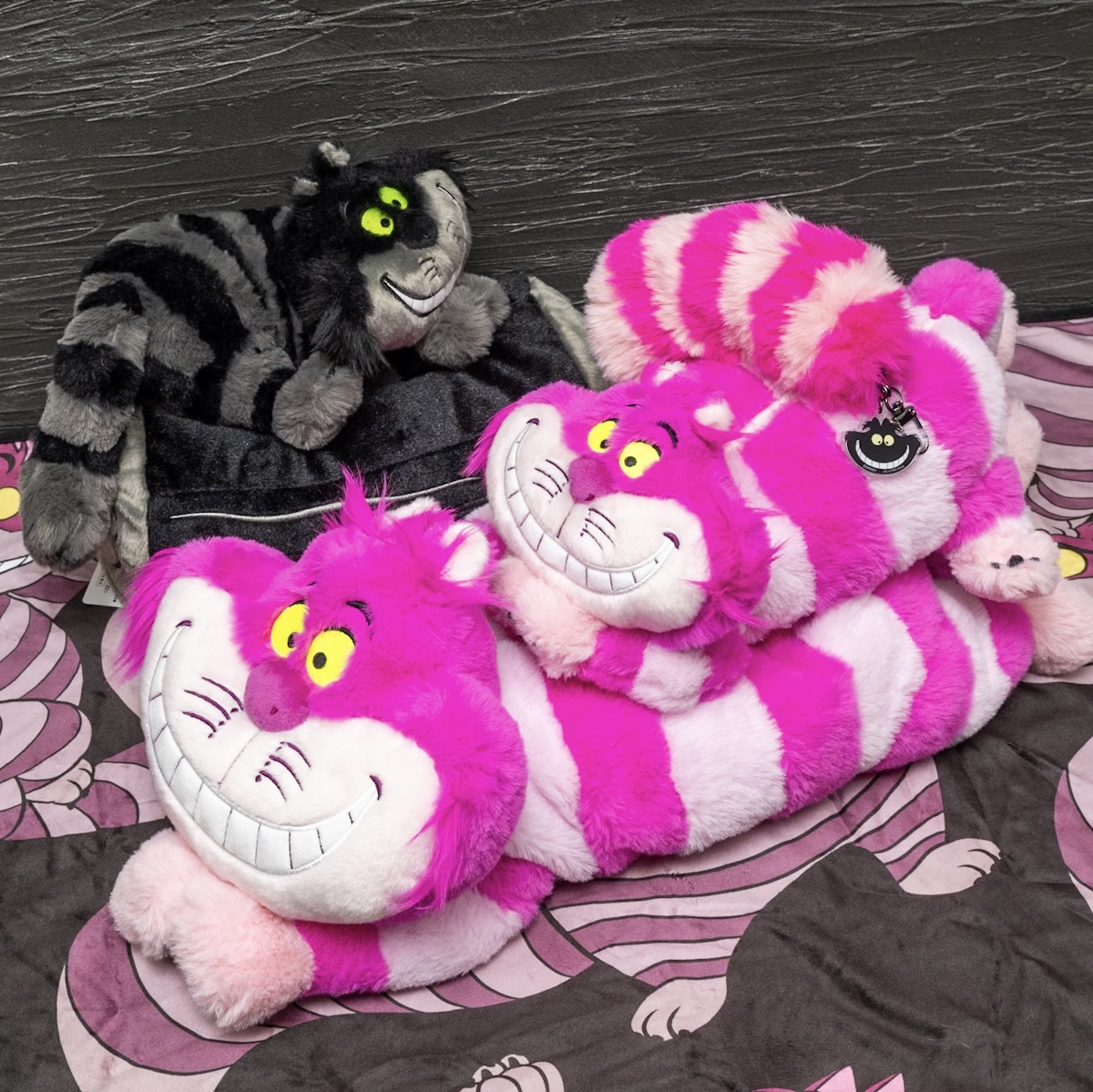 いたずら好きのチェシャ猫デザイン！ディズニーストア『ふしぎの国の