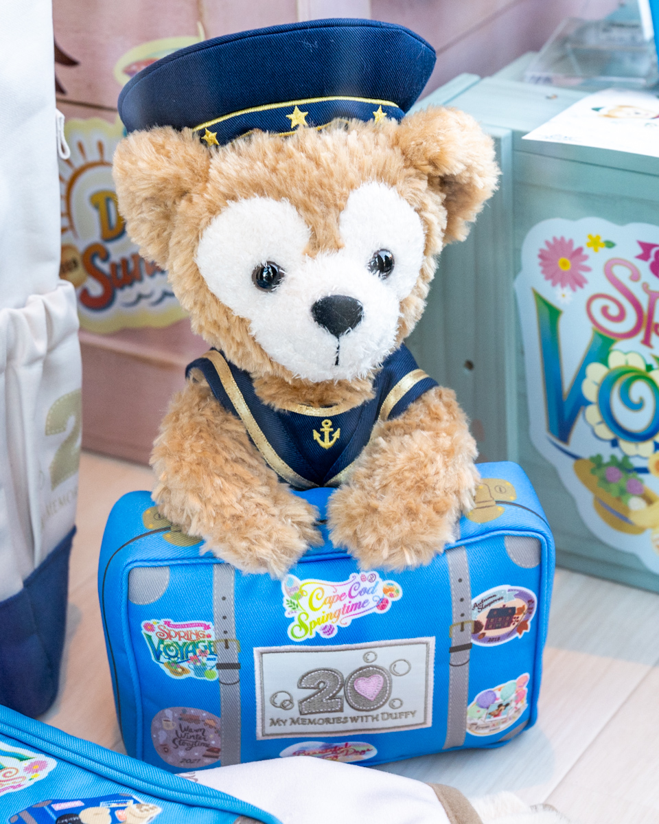 ダッフィーとの思い出が蘇る20年間のアートがつまったグッズ！ 東京