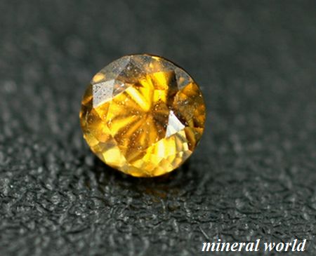 天然トパゾライト（アンドラダイト・ガーネット）＊未処理＊0.16ct