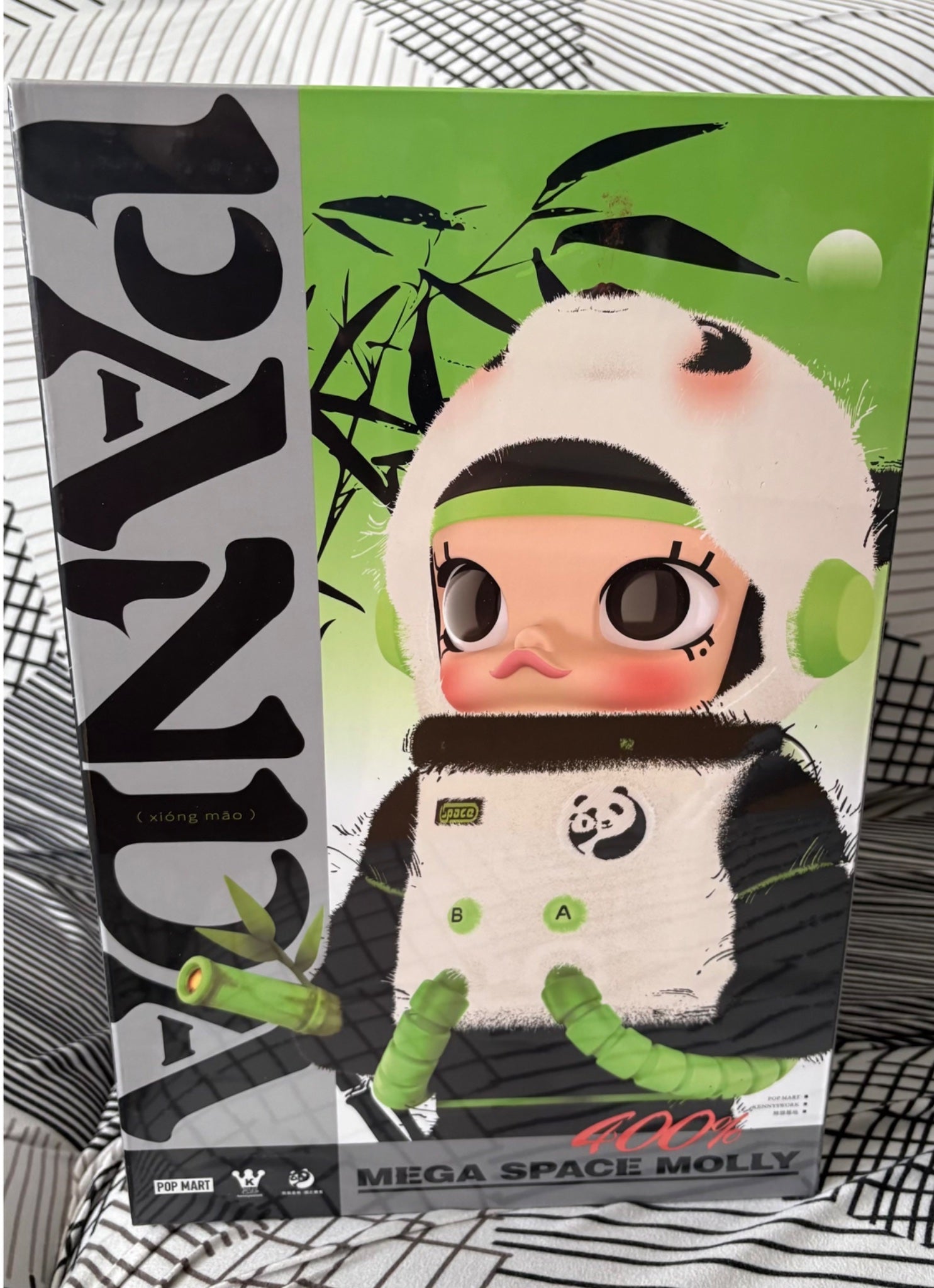 タレント・お笑い芸人 MEGA SPACE MOLLY 400%PANDA POPMART MEGA SPACE