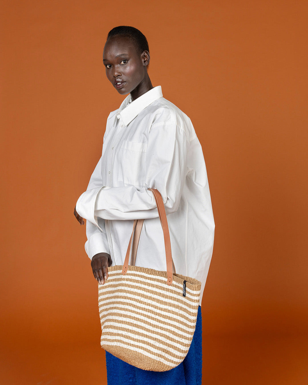 Kiondo shopper basket | Thin brown stripes M
