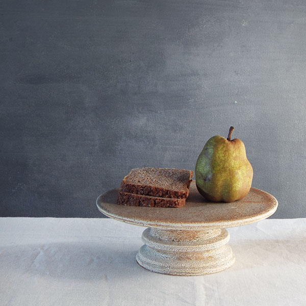 cake stand M [sabi] | MISHIM POTTERY CREATION