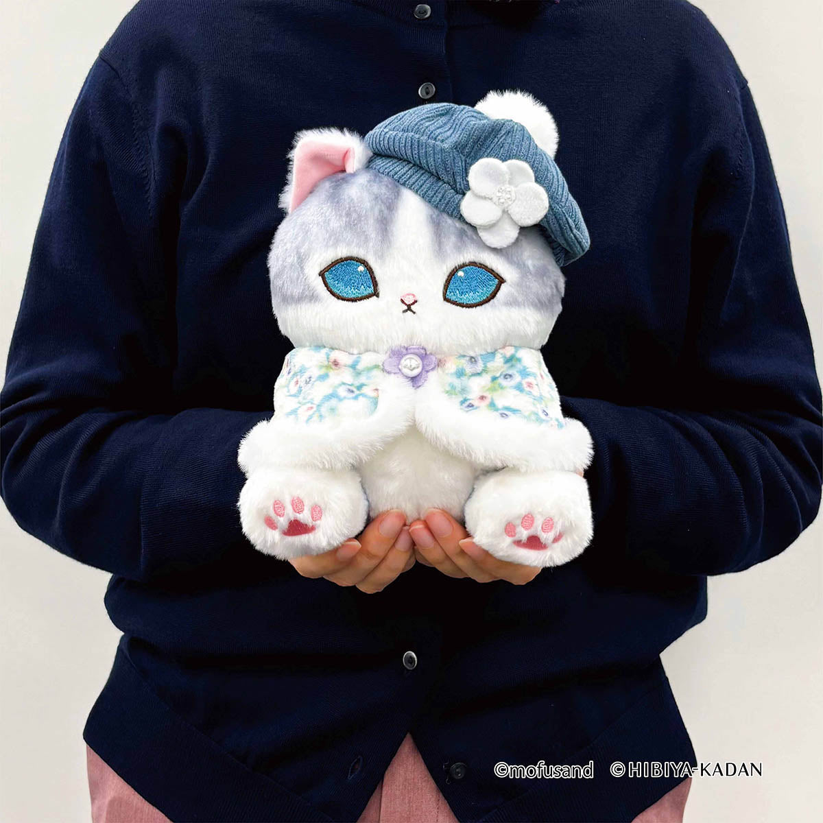 mofusand×日比谷花壇 ぬいぐるみ ケープにゃん(ブルー) | mofusand