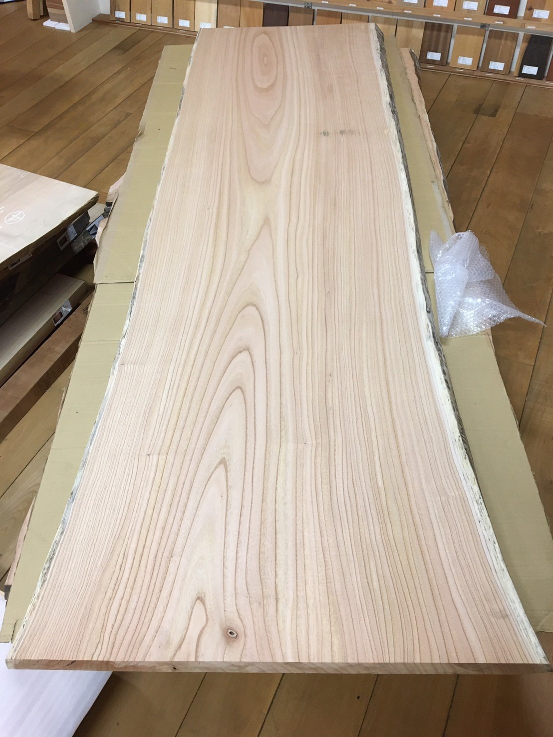 欅（ケヤキ）と栴檀（センダン）【ワイドサンダー加工済み一枚板
