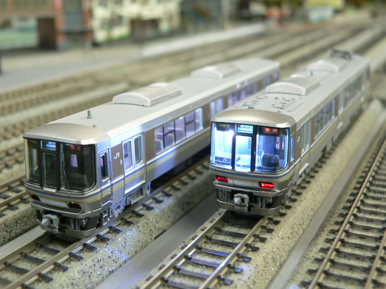 トミックスの223系2000番台の基本＆増結8両セットの車掌室灯