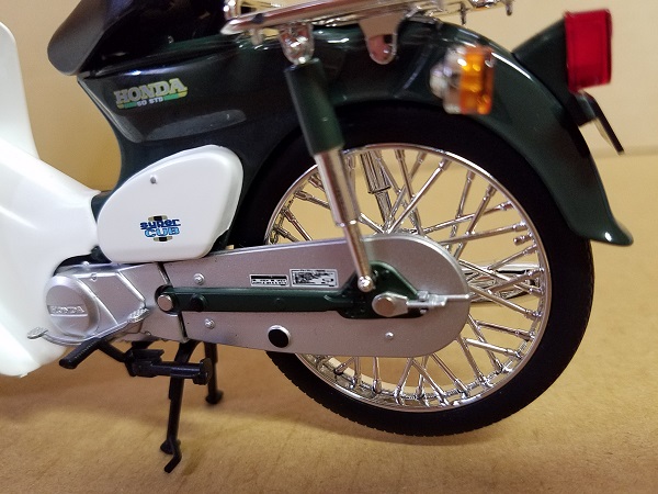 アオシマの完成品バイク「1/12 Honda スーパーカブ50」を手に入れまし