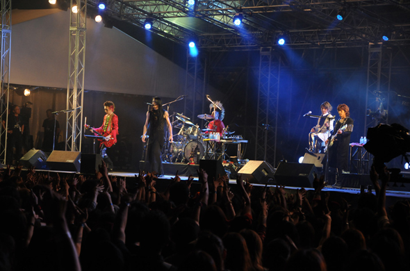 BUCK-TICK、メジャーデビュー25周年を飾るフェスで貫禄のライブ