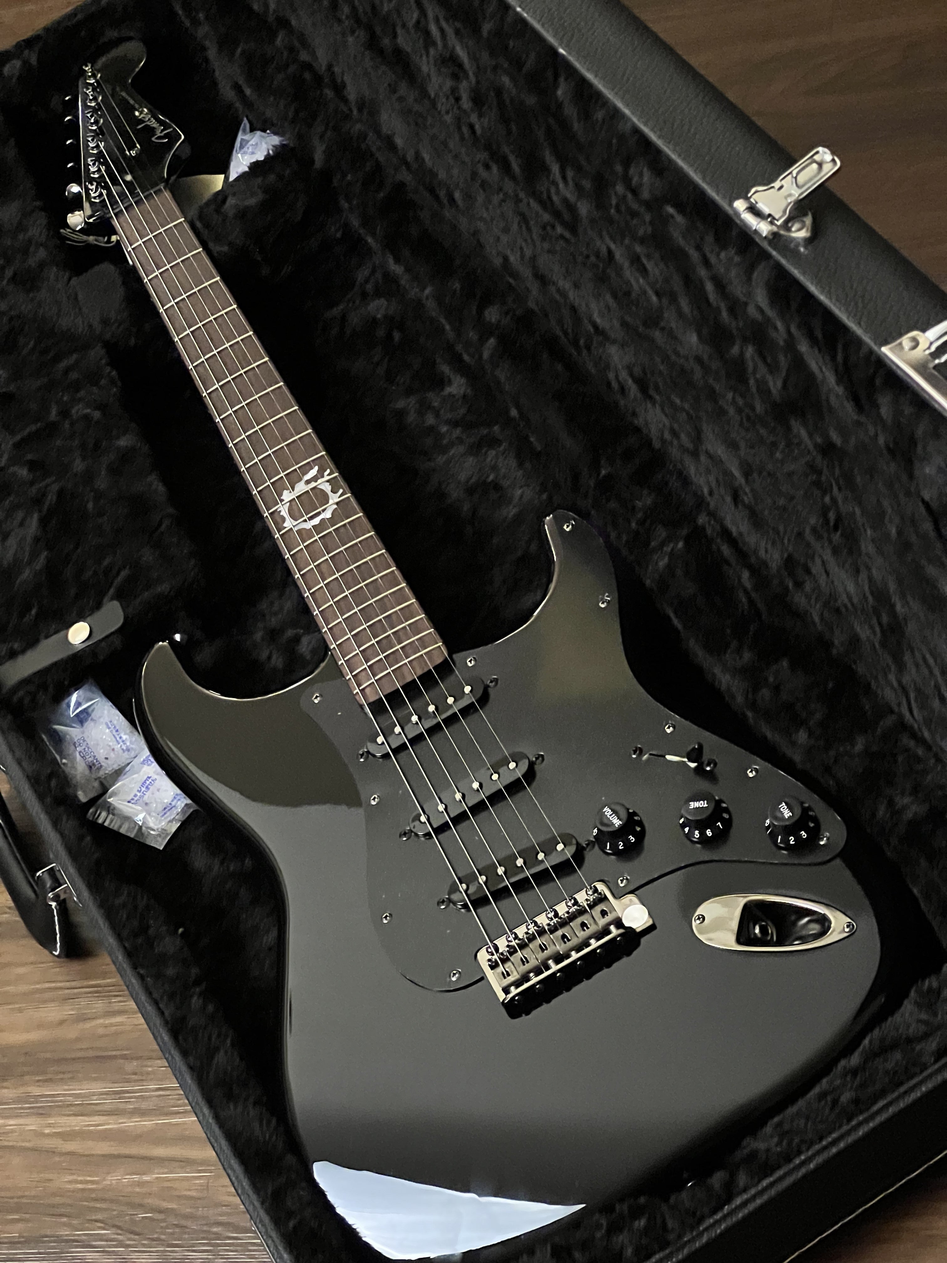 Fender Final Fantasy XIV Stratocaster with Rosewood FB in Black