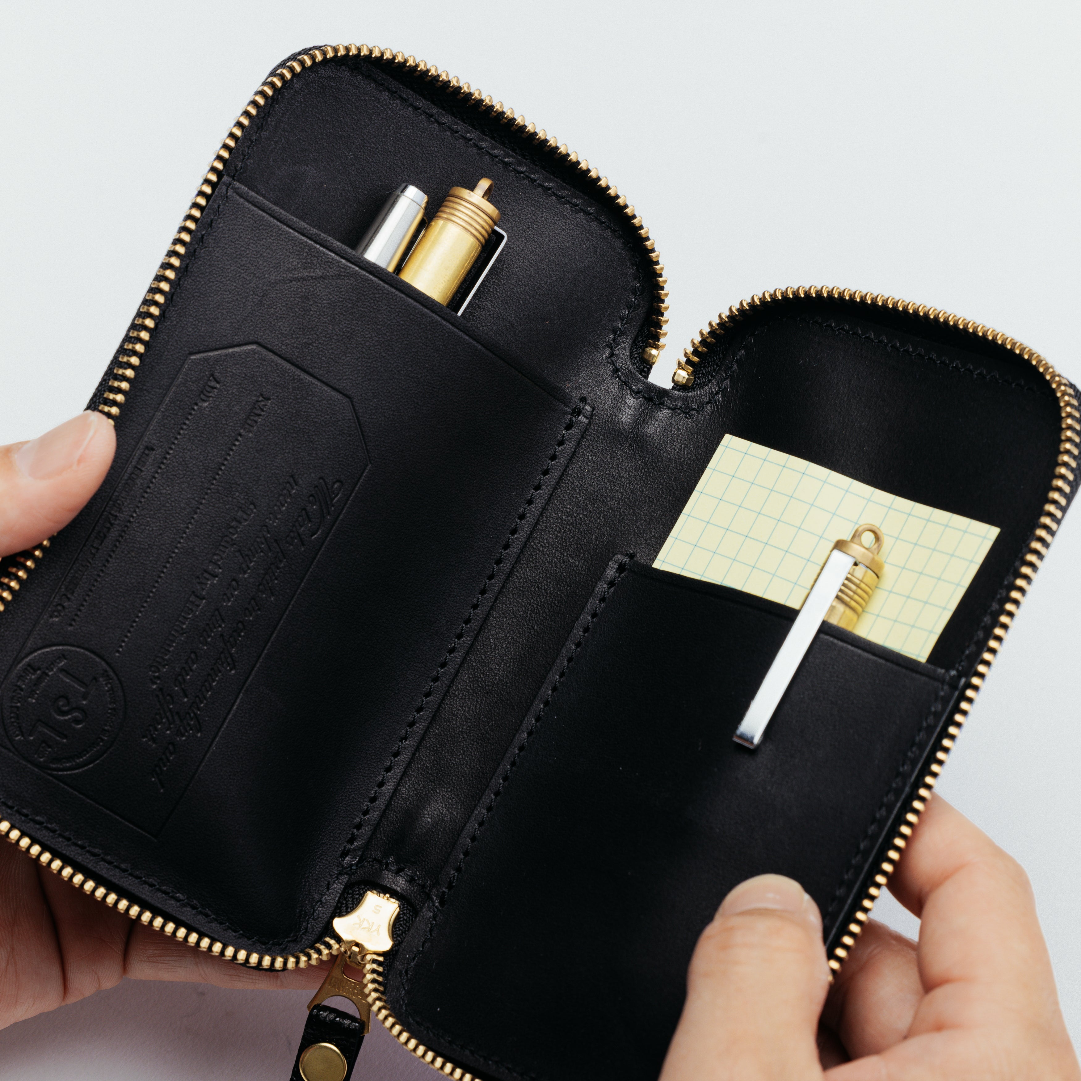 SL0316 KUROZAN zip pen case