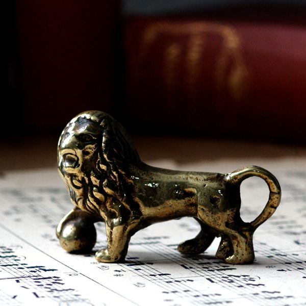 イギリス 力強い百獣の王ライオンの真鍮製 アンティークブラスbrass