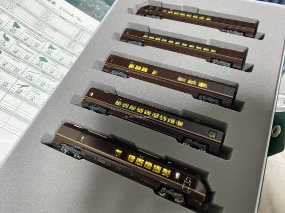 E655系なごみ(和)と特別車両を弄る。 蓄電式室内灯取付（DNESHA.me製品