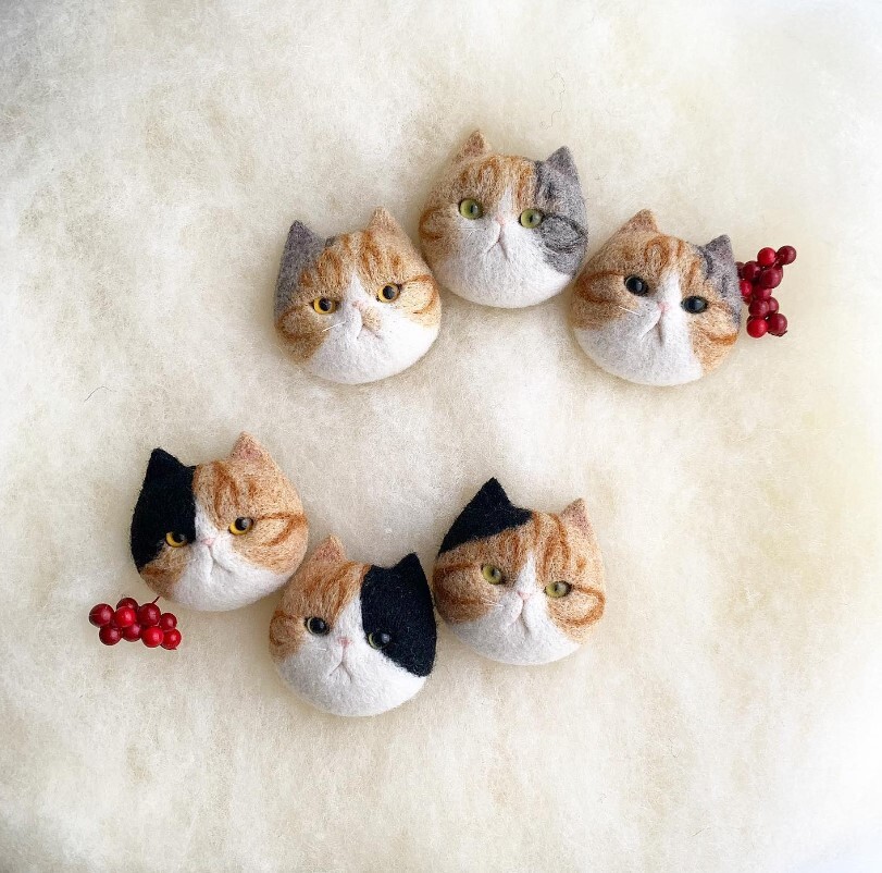猫ブローチや肖像画みたいな羊毛猫がかわいい！猫好き羊毛作家が