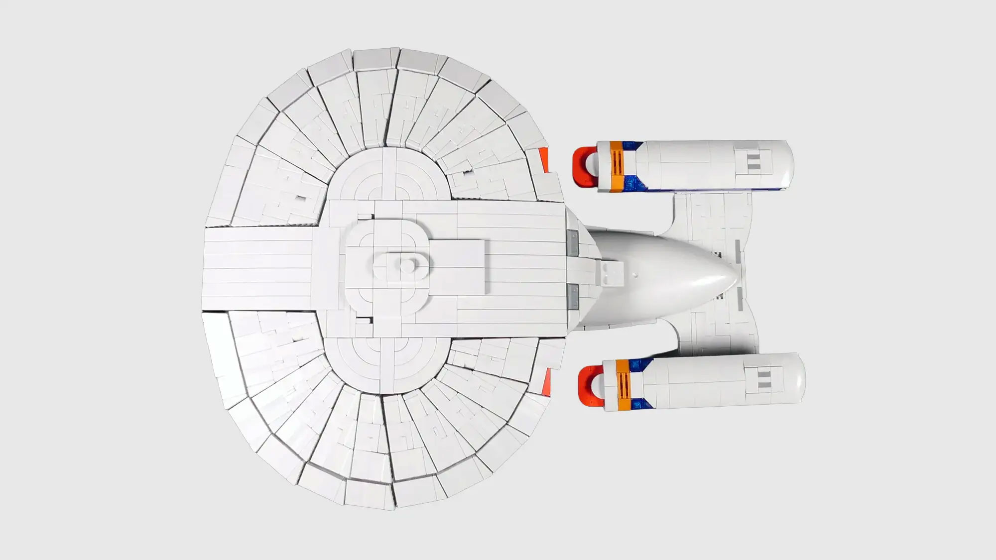 Versão alternativa da U.S.S. Enterprise feita por fã da LEGO é