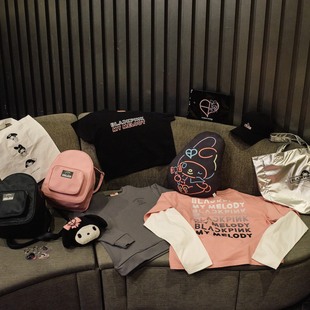 BLACKPINKがマイメロディとコラボ アパレルやぬいぐるみ、ライト