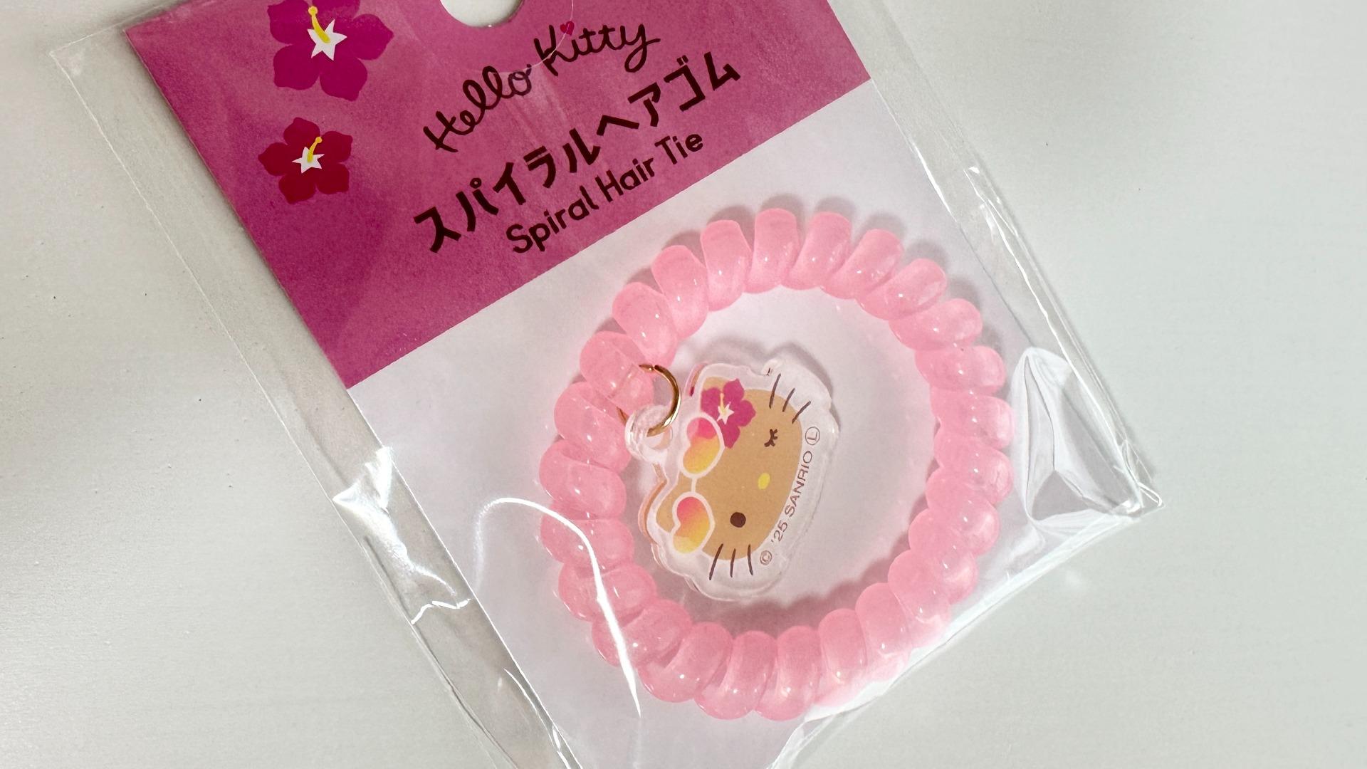 ハローキティ×DAISO】ダイソー新商品！日焼けキティのチャーム付き