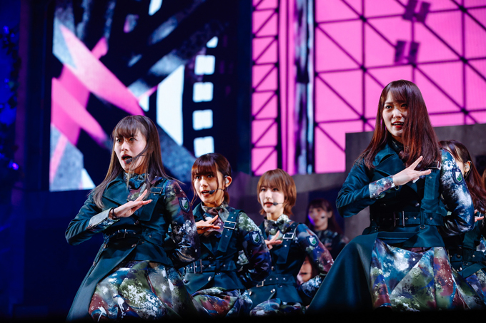 欅坂46、笑顔と涙あふれたラストライブで5年間の歴史に幕 新たな坂を
