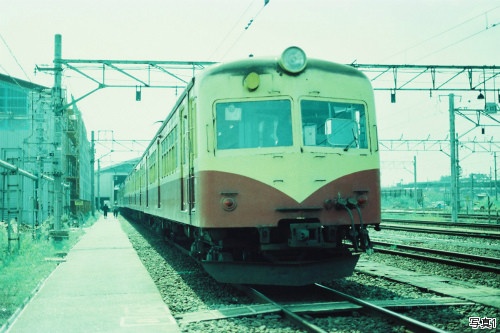昭和の残像 鉄道懐古写真(62) 元祖新潟色! 黄色と赤の