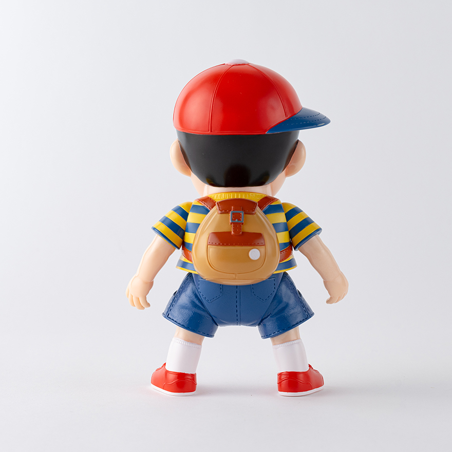 MOTHER2』の主人公ネスが動くソフビ人形になって登場！